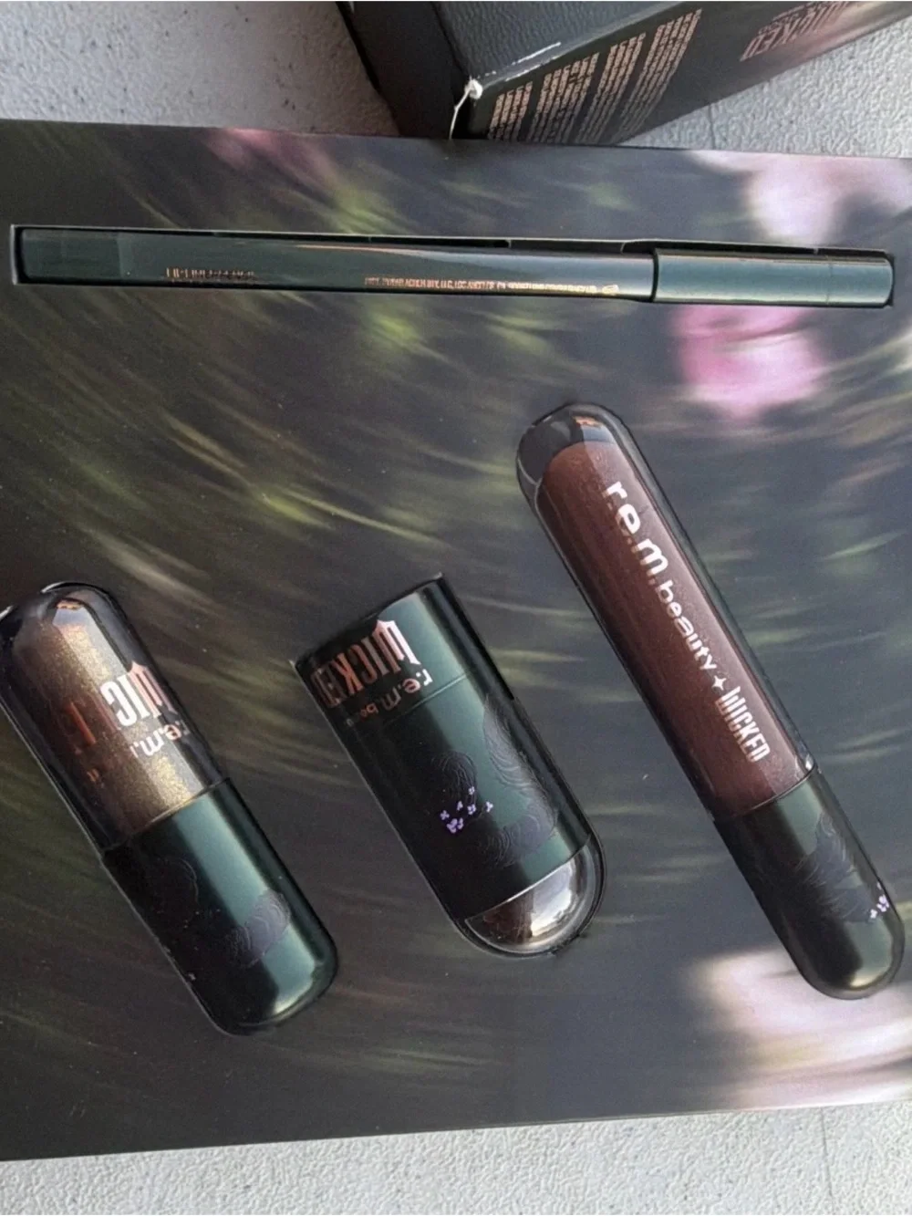 r.e.m. beauty Elphaba Wicked For Good Green Makeup Set